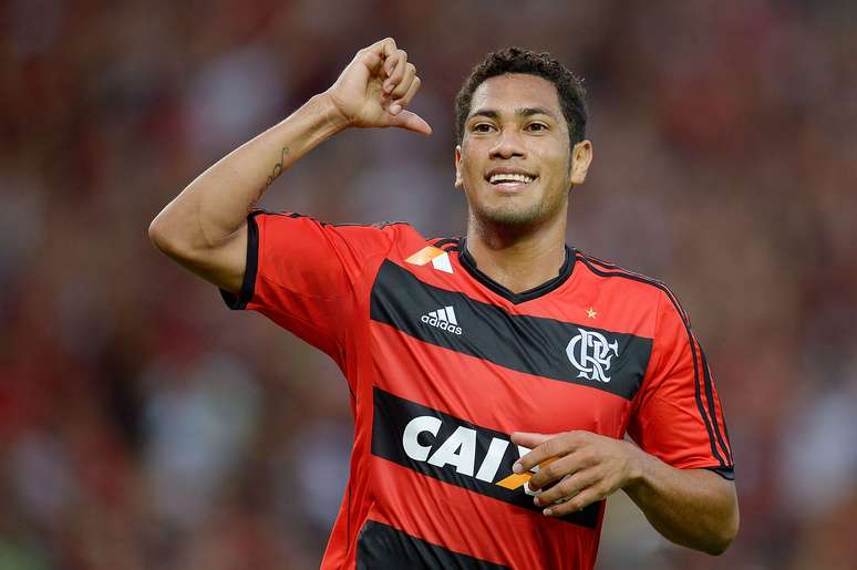 <p>Flamengo ainda n&atilde;o recebeu o pagamento pela venda de Hernane</p>