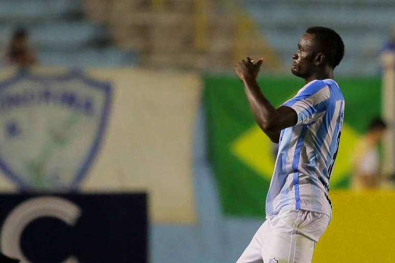 Joel comemora o gol marcado no primeiro tempo