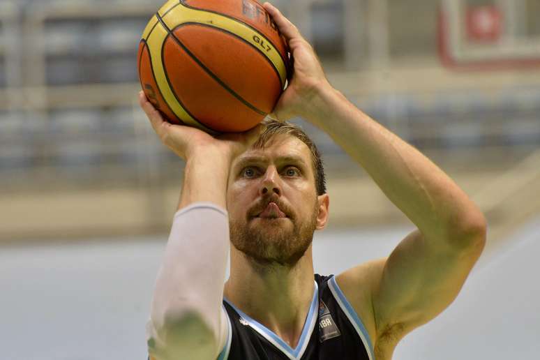 De olho no Mundial, Seleção Brasileira de basquete bate a Argentina