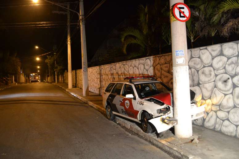 A viatura bateu após uma perseguição policial na zona leste da capital