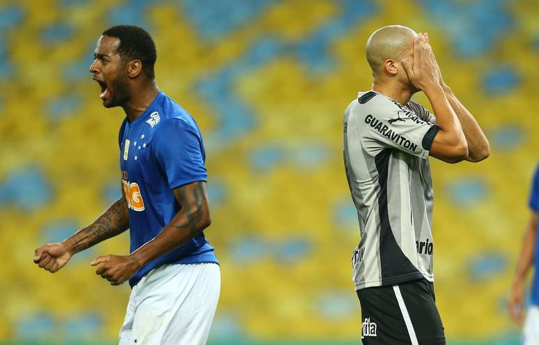 <p>Zagueiros Ded&eacute; e D&oacute;ria podem render alguns milh&otilde;es de euros a Cruzeiro e Botafogo, respectivamente</p>