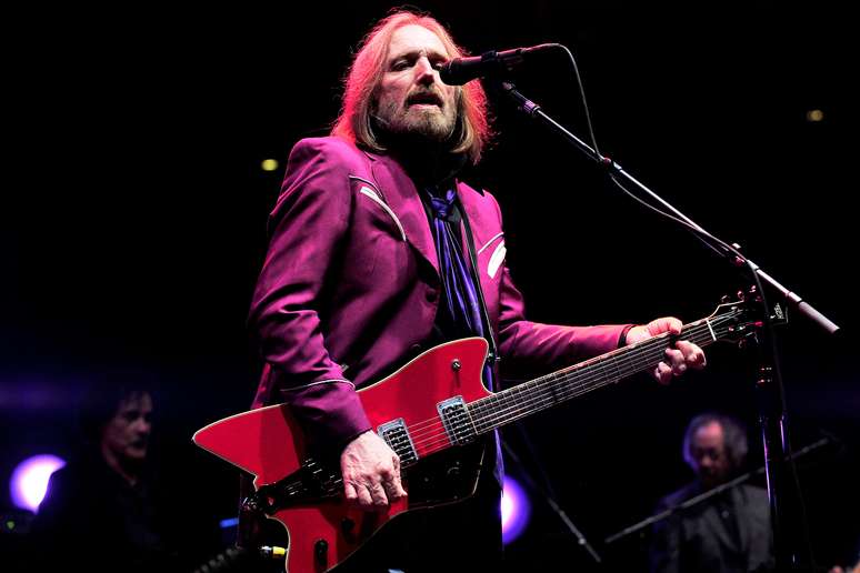 Tom Petty se apresentou com sua banda, The Heartbreakers, na Califórnia