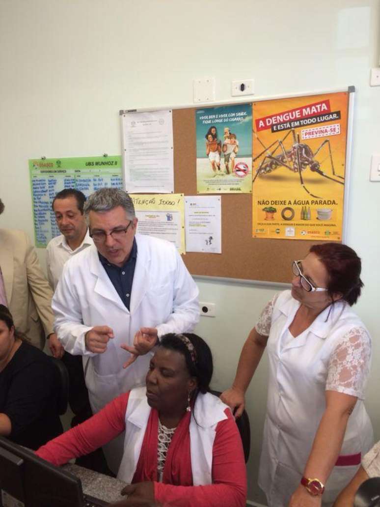 Candidato ao governo do Estado de São Paulo, Alexandre Padilha ao anunciar a proposta "Mais Médicos Paulista", em Unidade Básica de Saúde em Osasco