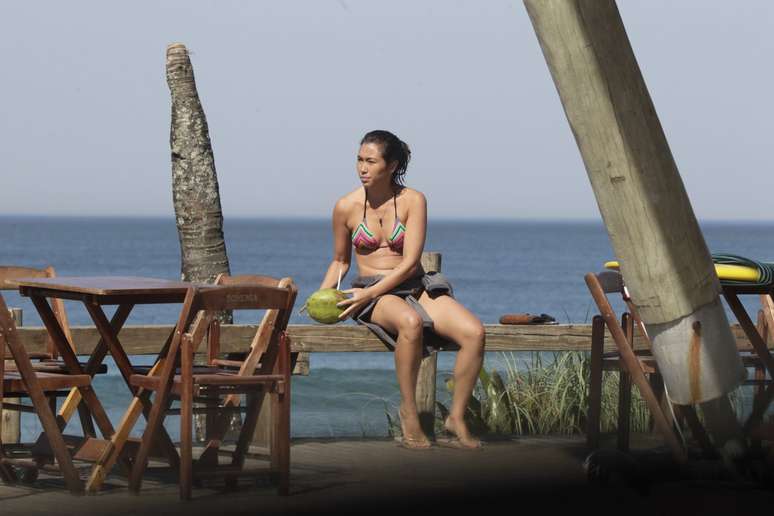 Daniela Suzuki curtiu a praia do Rico, no Rio de Janeiro