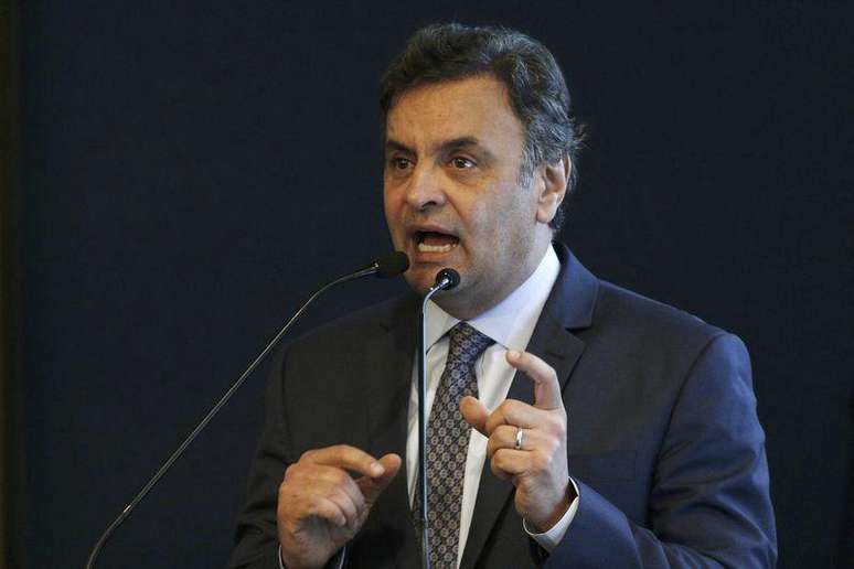 Candidato do PSDB à Presidência, Aécio Neves, durante discurso na sede da CNI em Brasília. 30/07/2014