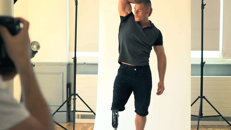 O modelo Jack Eyers diz que hoje se sente mais confiante e só veste calças curtas