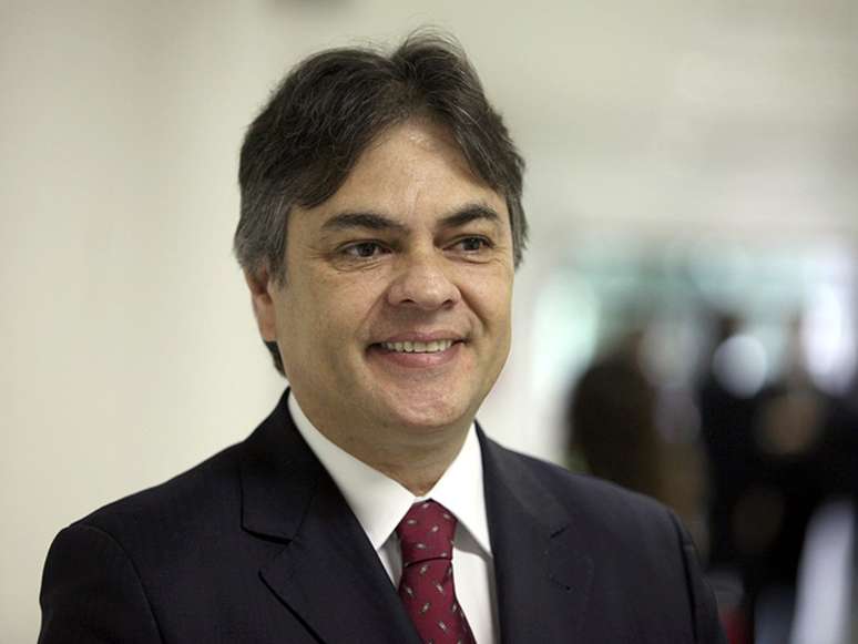 O Tribunal Regional Eleitoral da Paraíba decidiu que o senador Cássio Cunha Lima (PSDB) pode continuar na disputa eleitoral pelo governo do Estado da Paraíba 