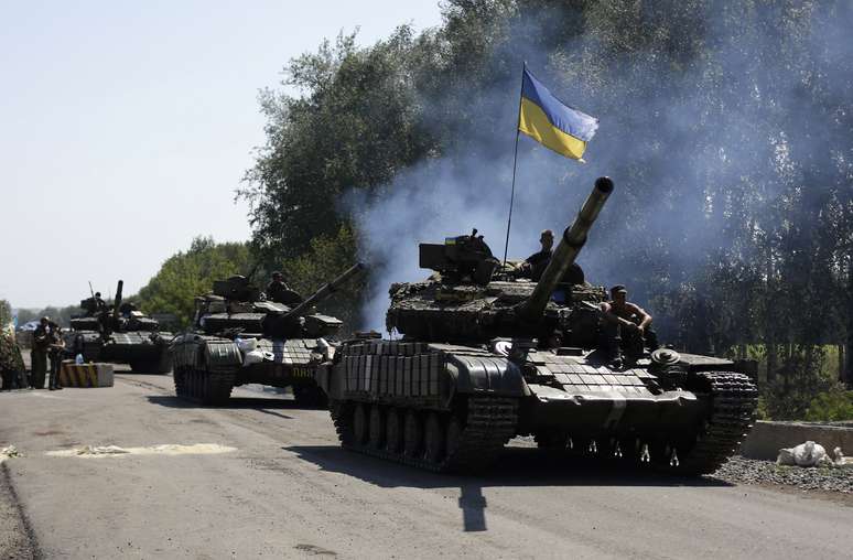 Tropas ucranianas andam em região de Donetsk, principal reduto de insurgentes