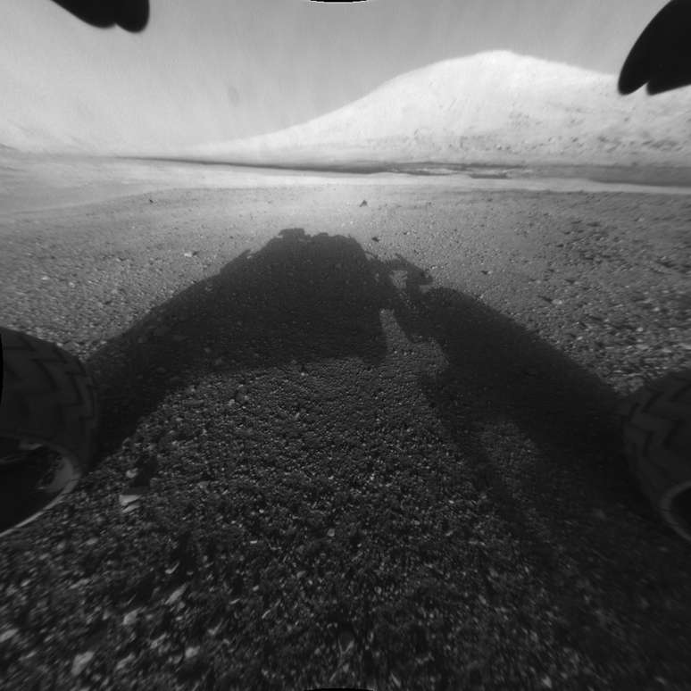<p>Primeira imagem da sonda Curiosity enviada de Marte revela que está "tudo bem" e missão de pouso deu certo</p>
