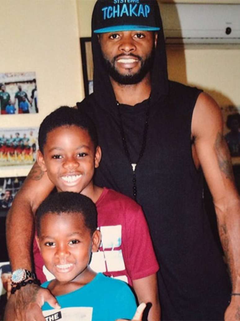 Song ao lado dos filhos Nolan e Kaylian