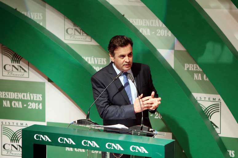 Aécio Neves prometeu também que, se eleito, vai manter uma relação de firmeza e diálogo com o Movimento dos Trabalhadores Rurais Sem Terra (MST)