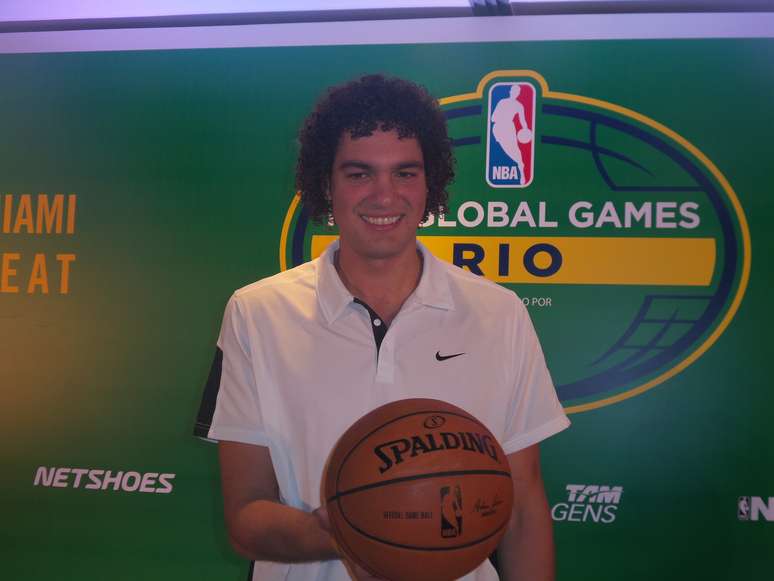 Anderson Varejão vai reencontrar Lebron James em partida no Rio de Janeiro