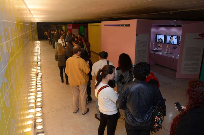 <p>Inauguração da exposição sobre Frida Kahlo teve a presença de 1,2 mil pessoas </p>