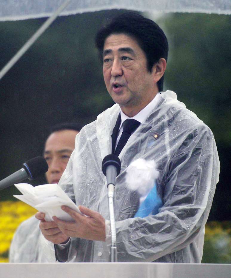 Primeiro-ministro Shinzo Abe foi um dos vários políticos a participar do ato