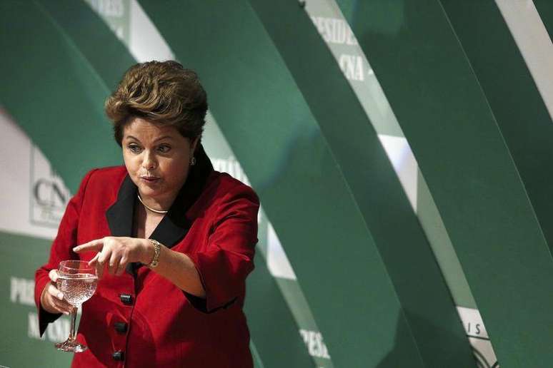 A presidente Dilma Rousseff discursa durante encontro com empresários na Confederação da Agricultura e Pecuária do Brasil (CNA), em Brasília, nesta quarta-feira. 06/08/2014