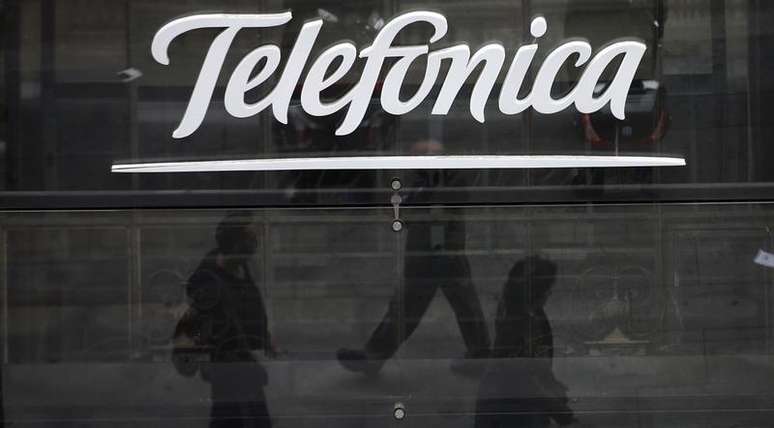 <p>Proposta da espanhola Telefónica pela GVT inclui pagamento em dinheiro e ações</p>