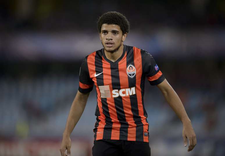 <p>Taison mora em Kiev com a equipe do Shakhtar</p>