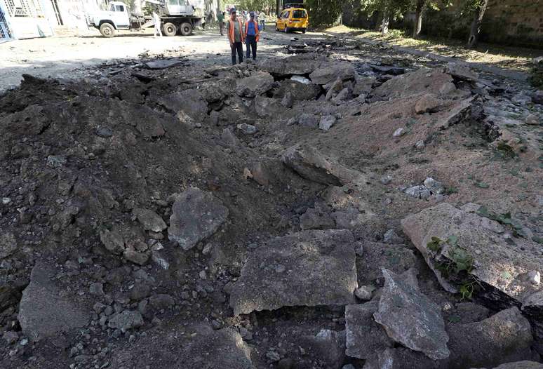 Crateras encontradas na cidade de Donetsk podem ter sido resultado dos projéteis lançados na cidade