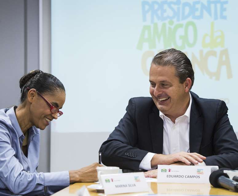 <p>Eduardo Campos e Marina Silva em evento recente, quando assinaram um termo de compromisso com a Fundação Abrinq, no qual prometiam investir em educação e cuidados com a criança e adolescente</p>