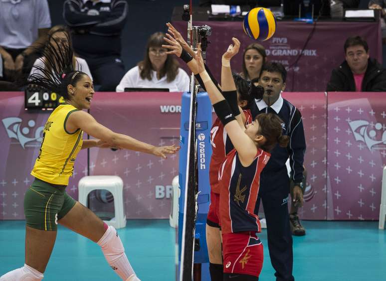 Jaqueline ataca e usa o bloqueio coreano para pontuar