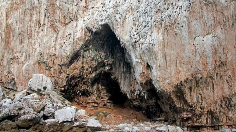 <p>Evidências foram encontradas na caverna de Gorham, em frente ao Mediterrâneo</p>