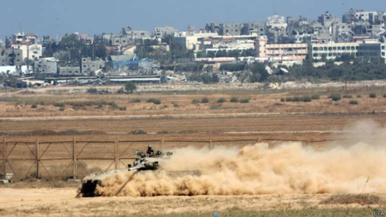 Um mês após o início da guerra na Faixa de Gaza, milhares de israelenses e palestinos morreram 