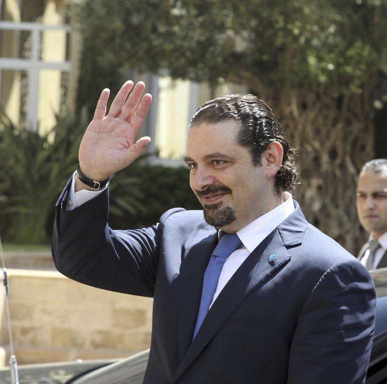 <p>Ex-premiê do Líbano Hariri acena em Beirute nesta sexta-feira</p>
