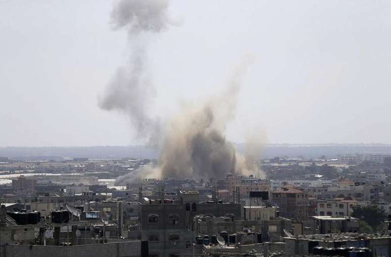 Fumaça na Faixa de Gaza após ataque aéreo de Israel. 08/08/2014