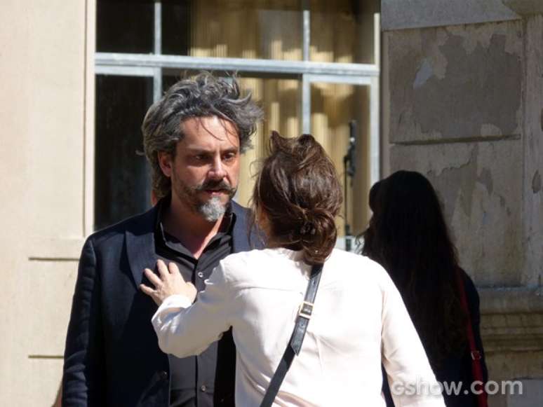 <p>Zé Alfredo e Cora se encaram em rua de Santa Teresa</p>