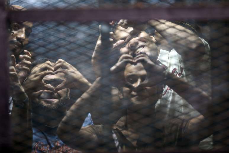 Ativistas são presos no Egito e respondem por exploração ilegal de protesto e de agredir um policial durante uma manifestação em frente ao Conselho Shura em novembro passado 