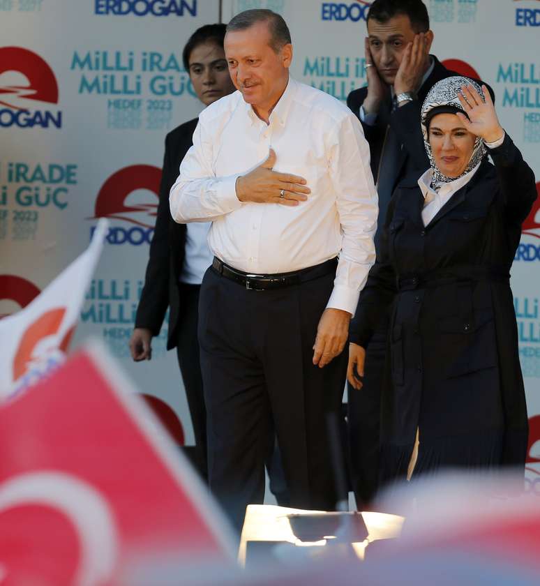 Erdogan promete "nova Turquia" em últimos momentos de campanha