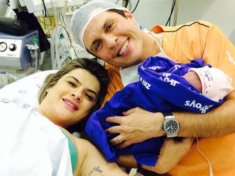 Ceará e Mirella no nascimento de Valentina