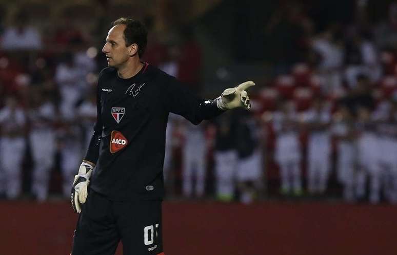 <p>Rogério Ceni é dúvida para partida contra o Corinthians</p>