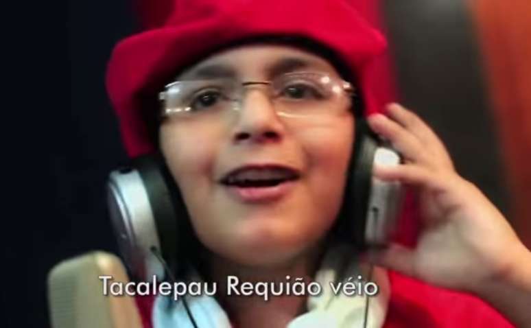 <p>Frase "Taca-le pau, Requião véio" remete à expressão "Taca-le pau, Marco véio", presente no vídeo original</p>