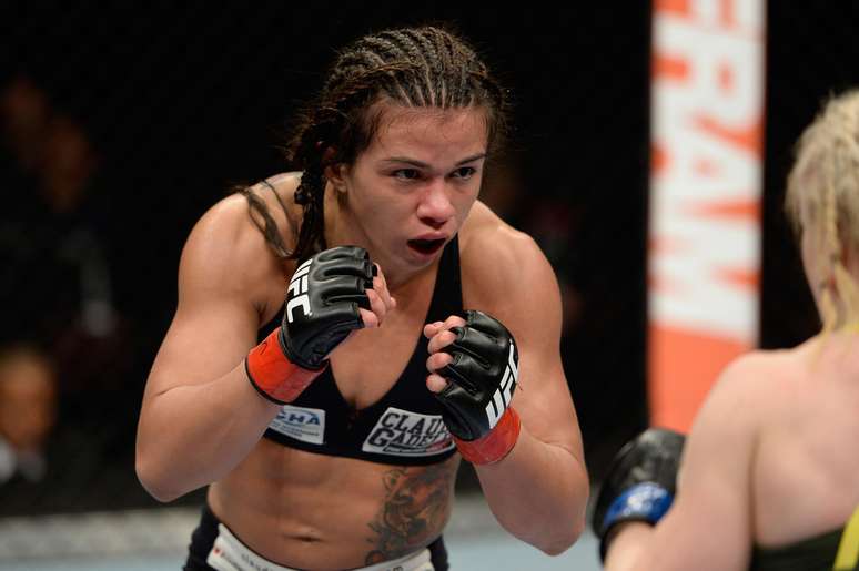 Gadelha foi a primeira peso palha a vencer no UFC