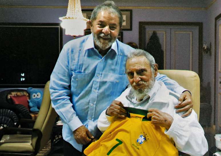 <p>Lula e Fidel Castro durante um encontro em Havana, em 25 de fevereiro de 2014</p>