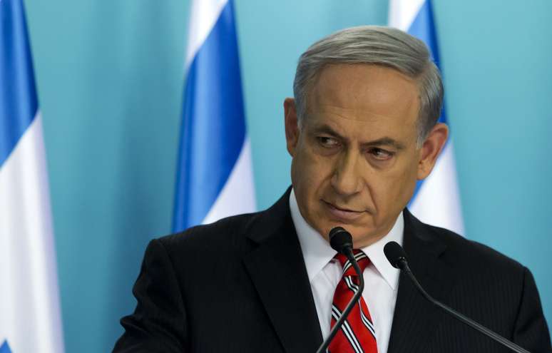 <p>O primeiro-ministro israelense, Benjamin Netanyahu, participa de uma&nbsp;coletiva de imprensa no seu escrit&oacute;rio, em 6 de agosto</p>