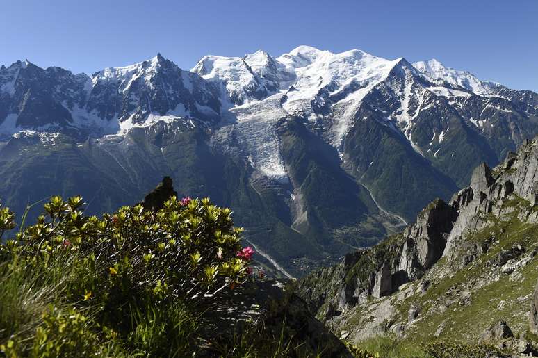 <p>Mont-Blanc &eacute; a mais alta montanha dos Alpes e da Uni&atilde;o Europeia, atingindo uma altitude de 4.810 metros</p>