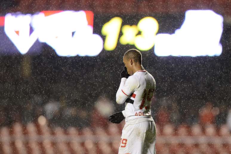 <p>Ademilson foi responsável por três das míseras cinco finalizações do São Paulo na partida</p>