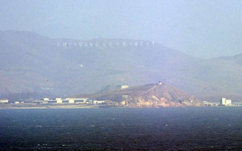 Fronteira entre a Coreia do Norte e a vizinha do Sul é vista na imagem