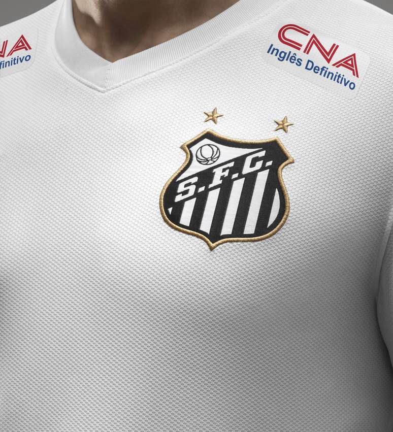 Escudo do Santos ganha um contorno na cor dourada 