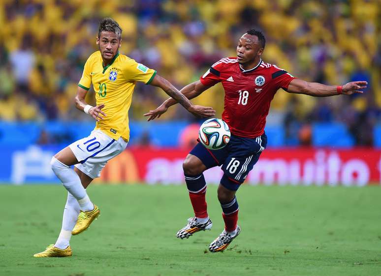 <p>Neymar e Z&uacute;&ntilde;iga em a&ccedil;&atilde;o em duelo pelas quartas de final da Copa do Mundo</p>
