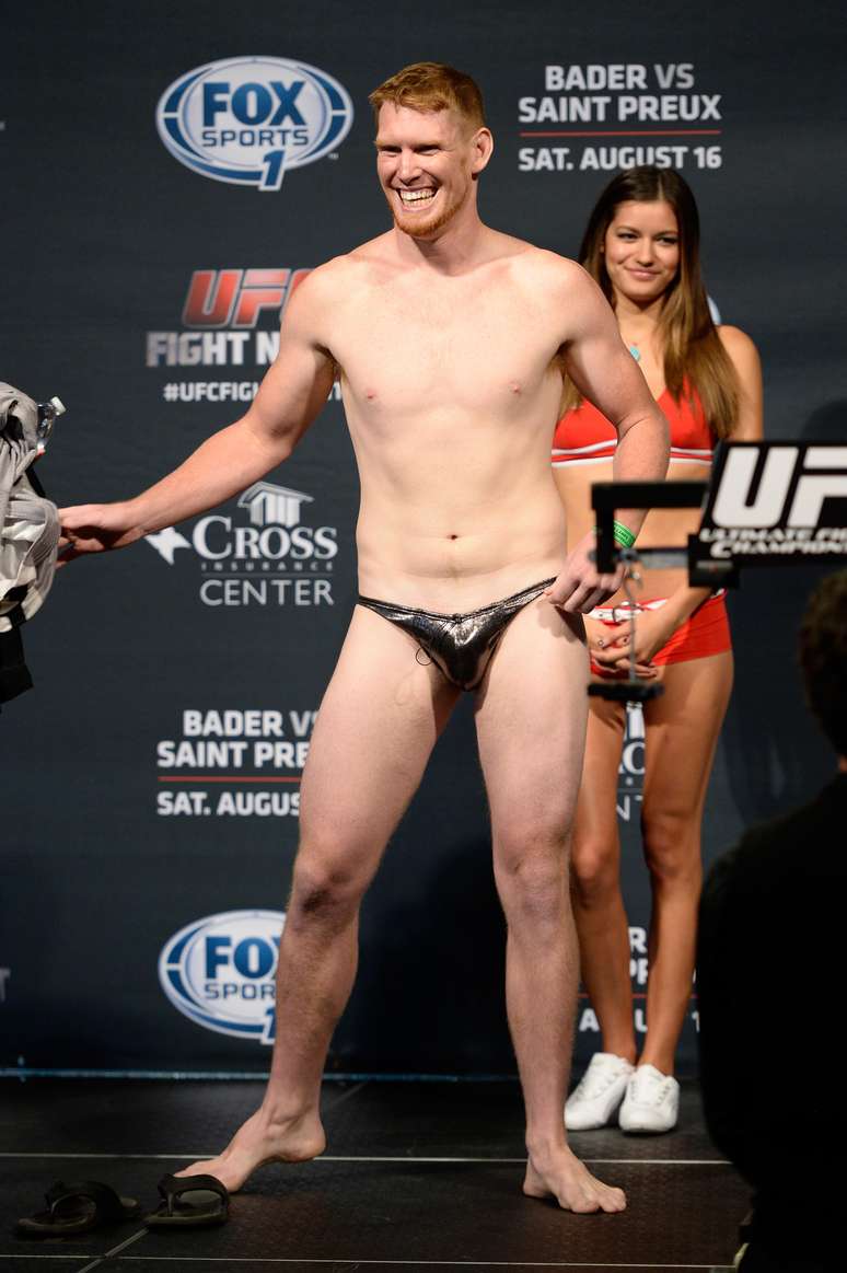 Sam Alvey arrancou sorrisos de todos na pesagem