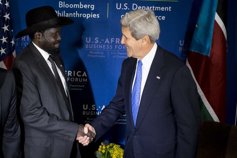 O presidente do Sudão do Sul durante um encontro com o secretário de estado americano, John Kerry, no começo do mês de agosto deste ano