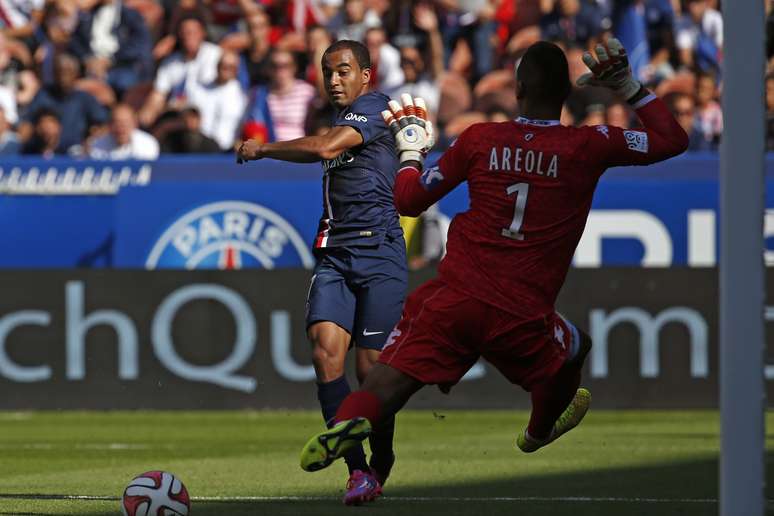 Lucas marcou um bonito gol para abrir o placar para o PSG