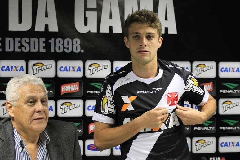 Uruguaio Maxi Rodríguez vestiu a camisa do Vasco pela primeira vez