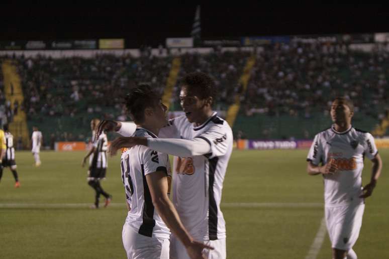 <p>Dátolo marou o primeiro gol do duelo em Florianópolis</p>