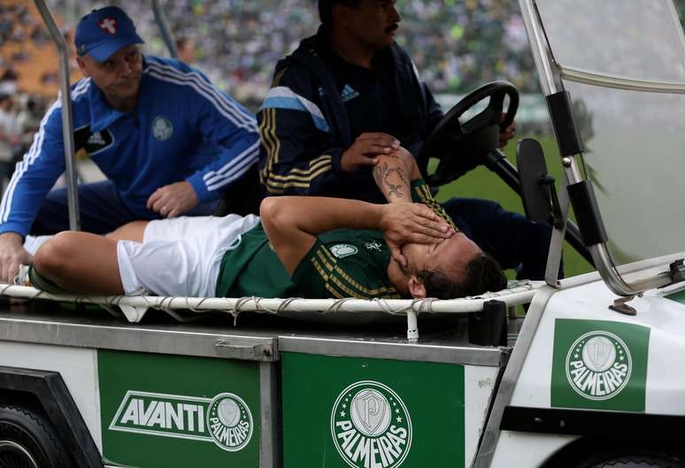 <p>Valdivia ficou no Palmeiras, mas se machucou imediatamente</p>
