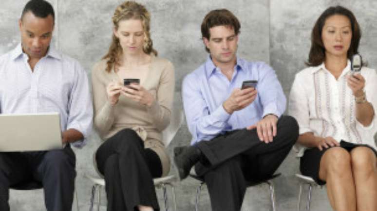 Síndrome do "sempre ligado" afeta pessoas que não conseguem largar de seus smartphones