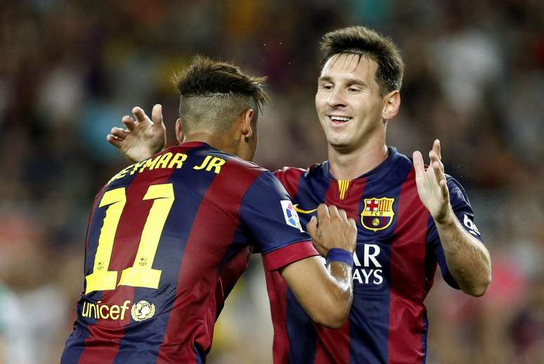 Neymar e Messi combinaram bem em dois gols do Barcelona